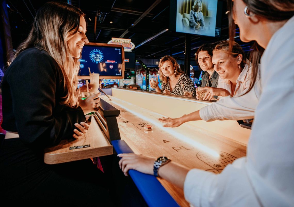 Shuffle board